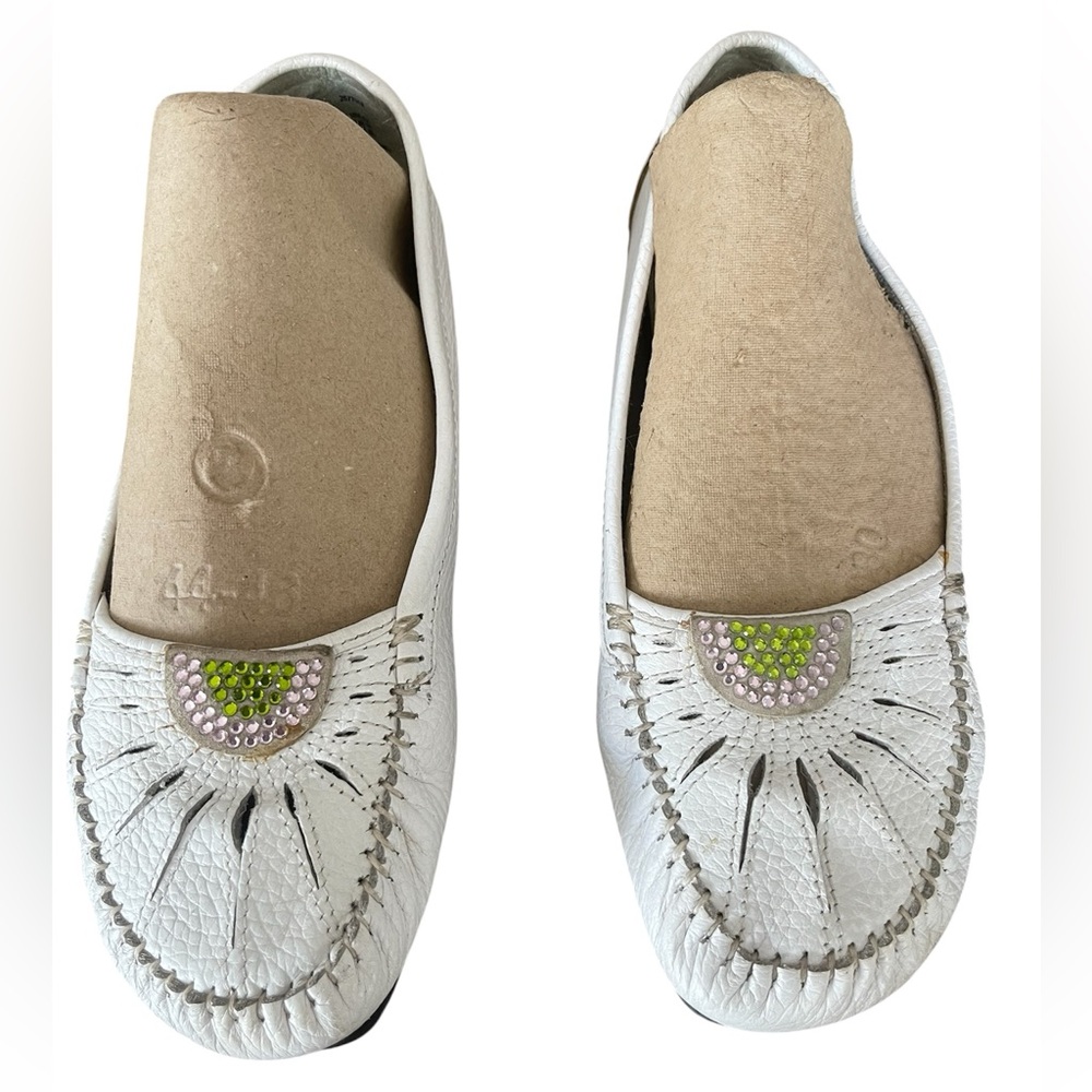Earth Spirit Gelron 2000 White Leather Cutouts Rhinestones Slip-On Flats 6 1/2